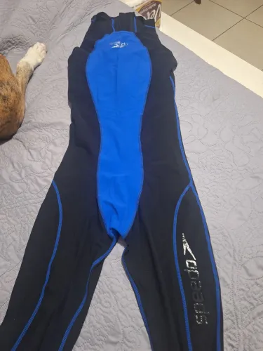 Roupa em lycra para natação ou surf, marca Speedo em ótimo estado tamanho G