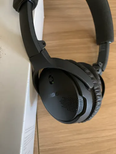 Fone de ouvido Bose. Modelo On-Ear wireless.