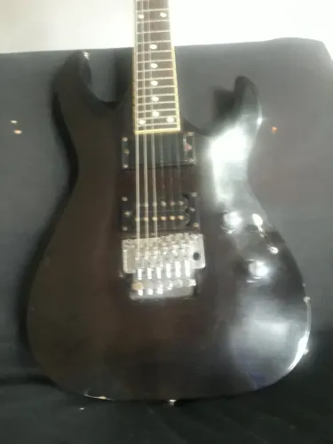 Guitarra Floyd Rose e Captador EMG