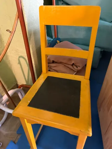 Cadeira para criança amarela