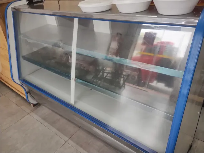 Vendo balcão refrigerado semi novo 110 w