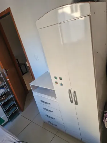 Guarda-Roupa Infantil/Pequeno com 2 Portas, 4 Gavetas e Espelho