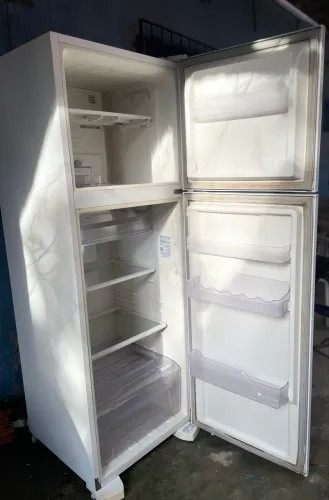 Geladeira Frost free gelando