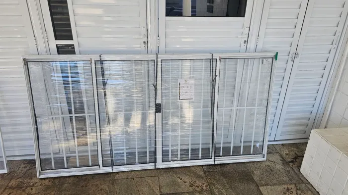 JANELA LINHA 20 MODULAR - REFORÇADA - COM GRADE