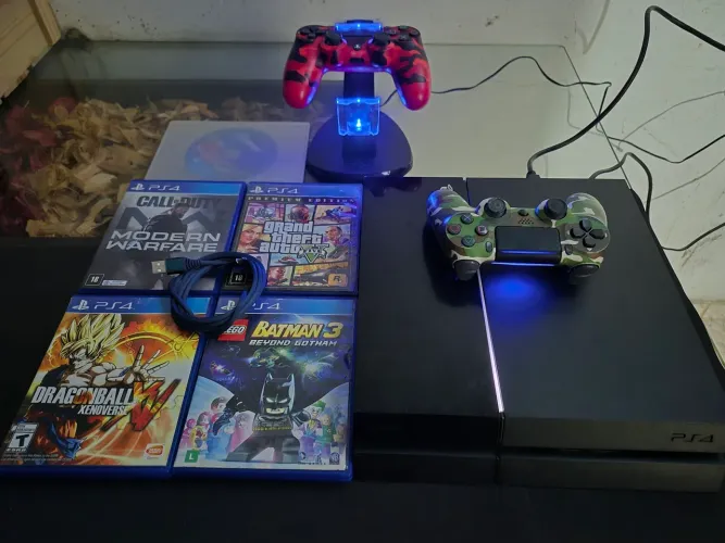 PS4 500 GB - 2 controles