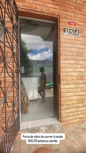 Vende-se porta de vidro