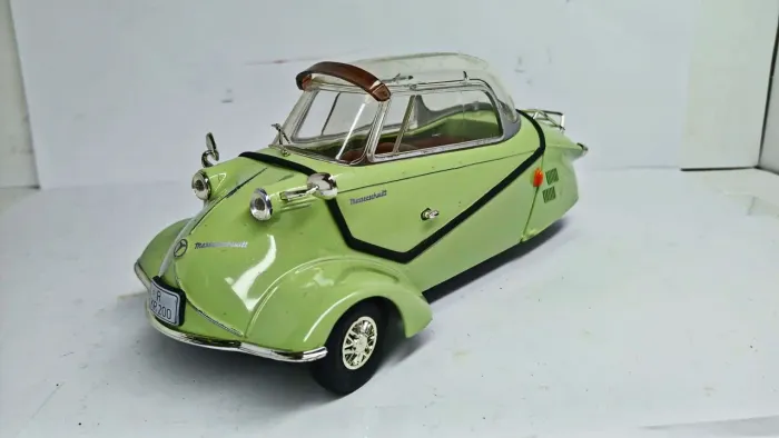 Miniatura Messerschmitt KR200 ( Kabinroller) 1/18