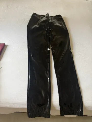 Calça em napa preta