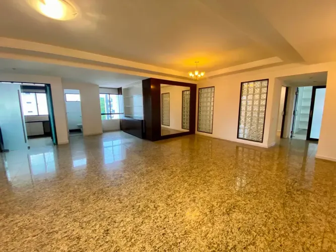 Imóvel para venda possui 220 m² com 3 suítes em Tirol - Natal - RN