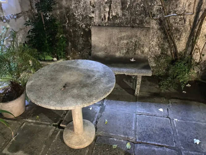 Mesa e banco de cimento para jardim/área externa (usado)