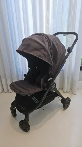 Carrinho de bebê Baby Jogger City Tour Lux super compacto ideal para viagens