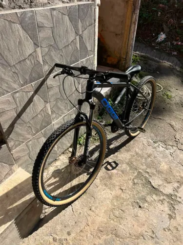 Vendo bicicleta muito nova quero vender porque não uso direito então pra não ficar jogado