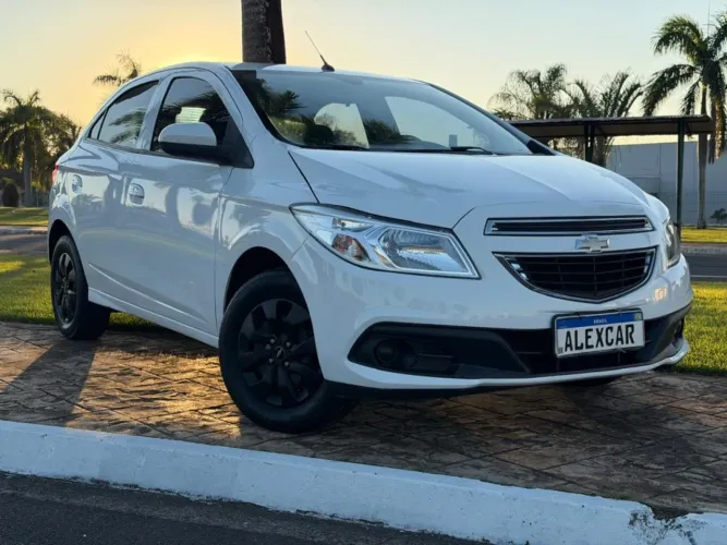 Chevrolet Onix Hatch LT 1.0 8V Flex Mec. 4P 2013