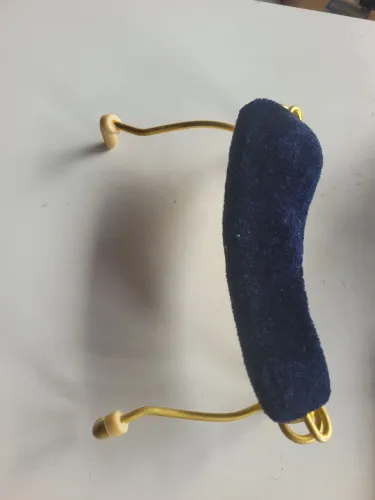 Ombreira violino dourada com veludo