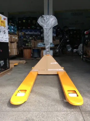 Transpaleteira Menegotti 685 X 1220 - 2 Toneladas. ( matrim )