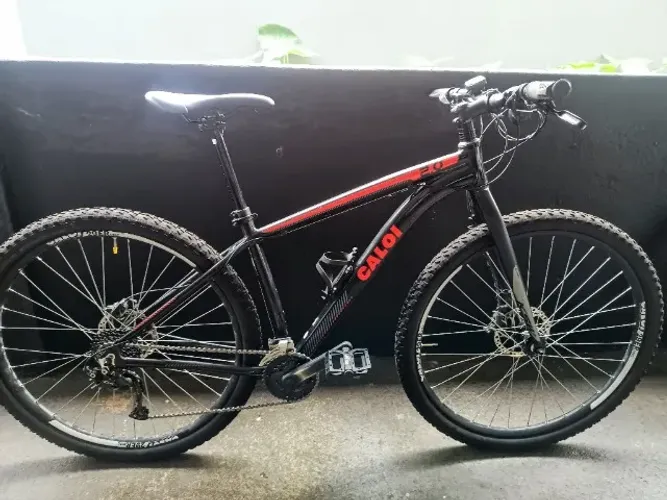 Bicicleta Caloi Aro 29 M 18 V Alívio/Altus freio hidráulico Shimano