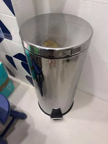 Lixeira inox 30 litros com pedal, balde Interno e basculante