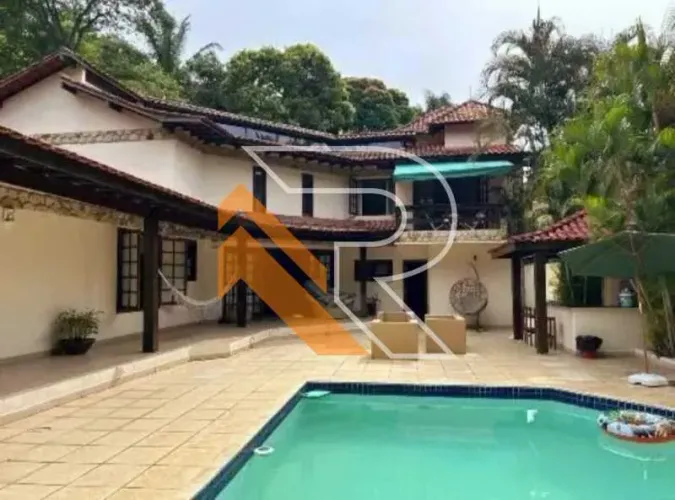 À Venda Casa linear 04 Quartos em Condomínio, Itaipu- Região Oceânica de Niterói/RJ.