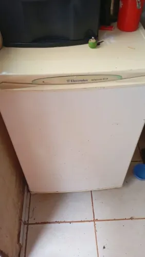 Vendo um frigobar 130 litros bem conservado 