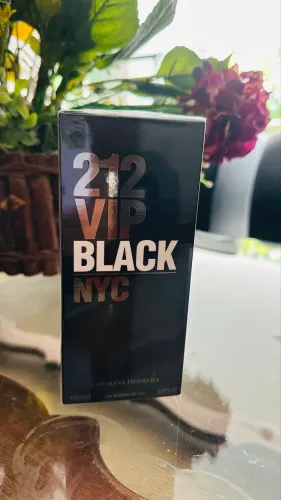 212 vip black edp  200ml  Carolina Herrera