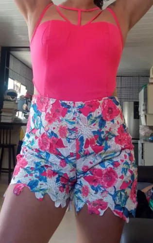 Macaquinho rosa com estampa floral no short!!!! verão!!!!usado 1x!!!!