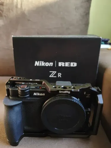 Nikon ZR Red Cinema 6K - Corpo + Cage + Cartão CF Express B