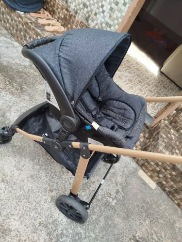 CARRINHO DE BEBÊ MOISÉS COM BEBÊ CONFORTO