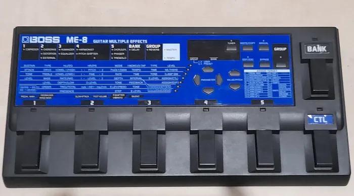 Pedaleira BOSS ME-8