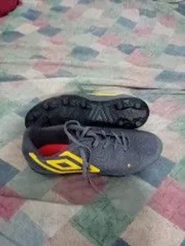Chuteira de campo Umbro