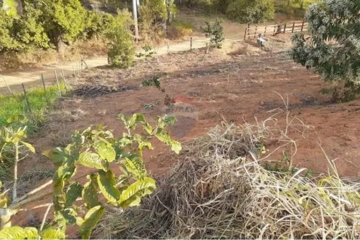Terreno de 836,75 m2 em Coronel Pacheco - Condomínio da Estiva