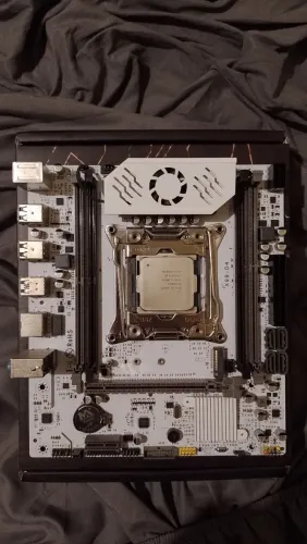 X99 QIYIDA D4 (pino torto) + XEON E5 2680v4