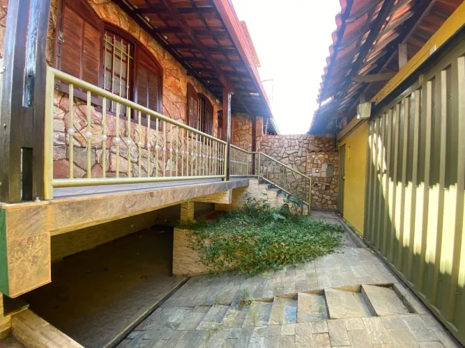 Excelente casa com anexo à venda no bairro Piratininga Região de Venda Nova.