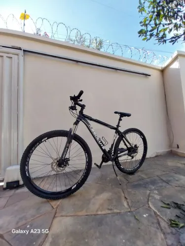 Mountain Bike Aro 29 - Absolute Nero