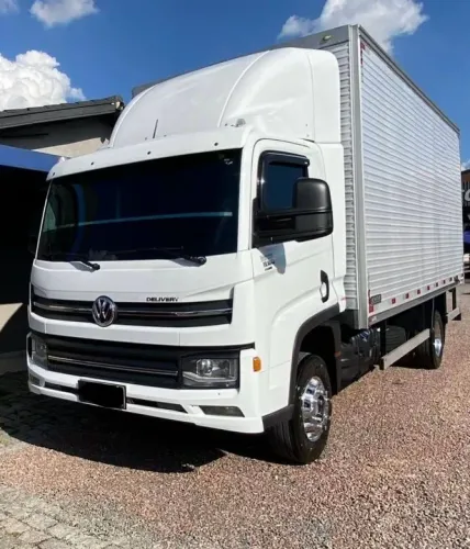 Vw 11180 4x2 - Ano 2022 Baú  