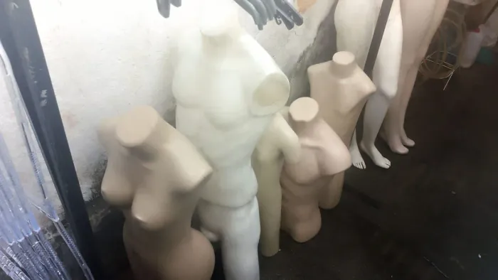 Kit Expositor para loja Usados - Araras, Cabides, Manequins