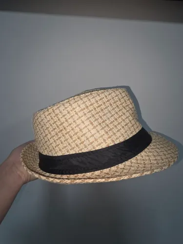 Chapeu de palha unisex usado apenas 1 vez em perfeito estado