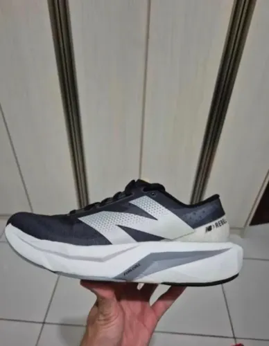 Tênis new balance Rebel v4 39