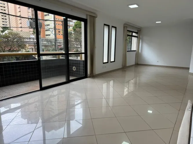 Apartamento duplex para locação no Edifício Manhattan com 4 dormitórios e 190 m² no Centro