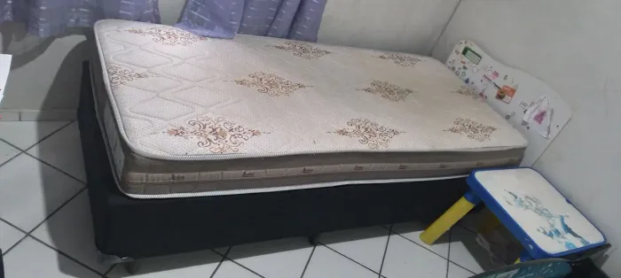 Cama box solteiro Classic Harmony, 88 × 188 cm usado