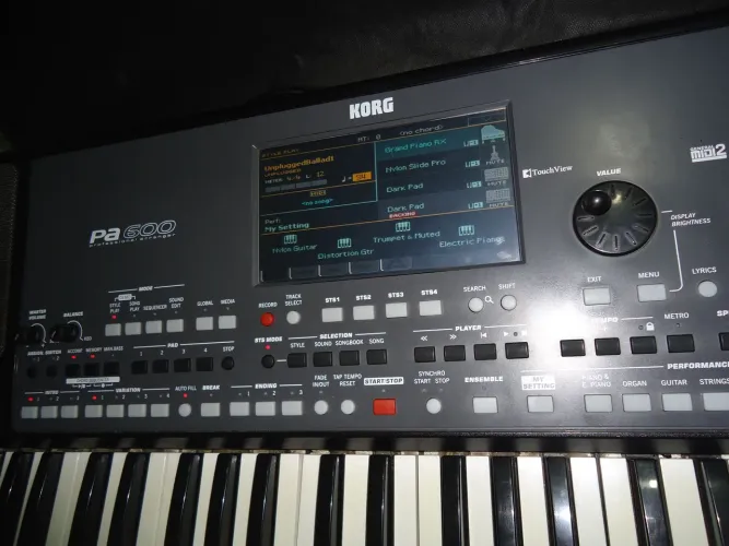 Teclado PA 600 KORG (Novíssimo)