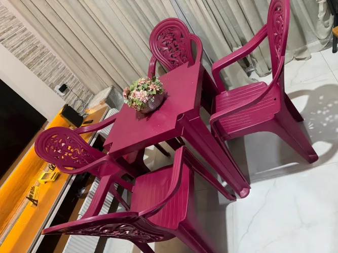 Conjunto de mesa 4 cadeiras