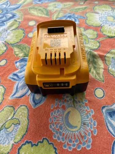 Bateria Dewalt 20v 4ah perfeita