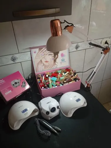 2 Kit Esmalte em Gel 105 unidades, 2 cabines, 1 lixadeira R$ 1.450