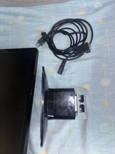 Vendo monitor com cabo e fonte