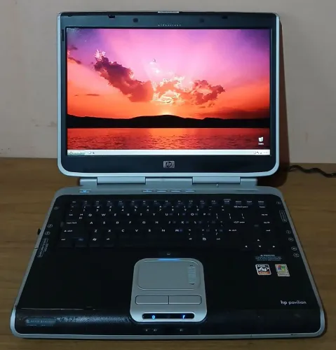 Notebook hp pavilion zv6000 vintage - Contém marcas de uso
