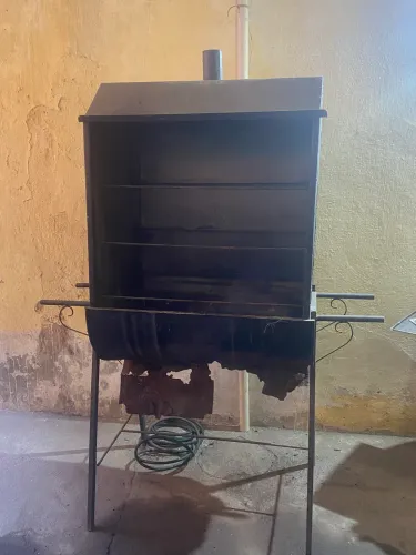 Churrasqueira ( sem o fundo ) aceito negociação 
