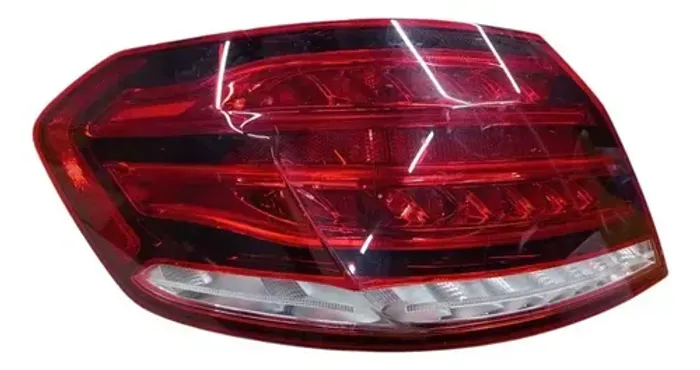 Lanterna Mercedes E250 E350 2013 2014 2015 Esquerda Detalhe Esquerdo/motorista Vermelha