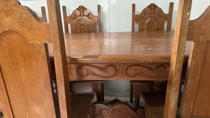 Mesa de Cerejeira Maciça com 6 Cadeiras