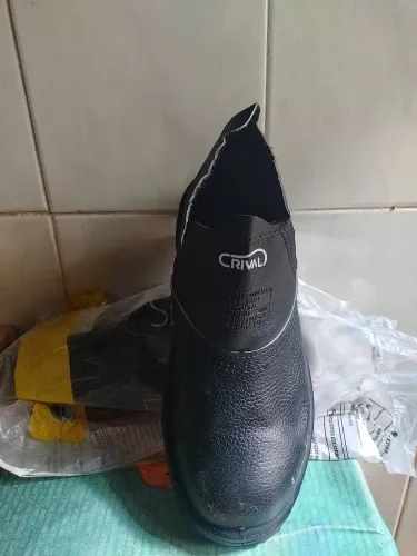 Vendo par de botas Crival ( nova na embalagem) pontuação 40
