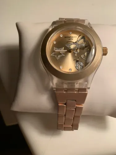 Relógio dourado feminino
